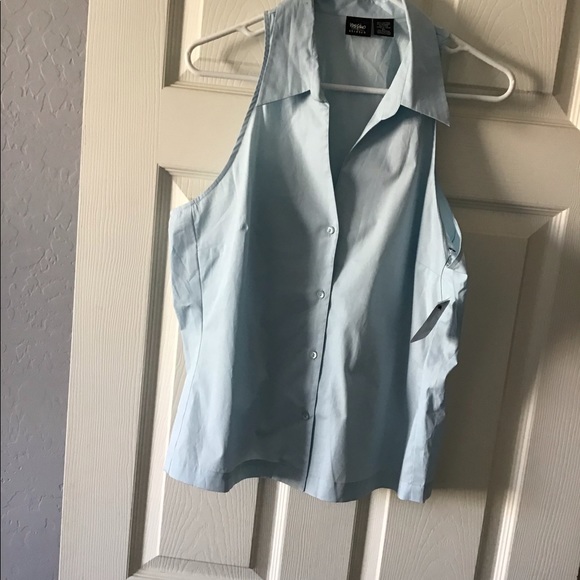 NWT. HALTER TOP - Picture 8 of 8